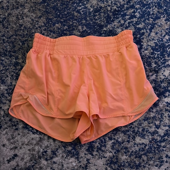 LULULEMON HOTTY HOT SHORTS - Picture 2 of 3